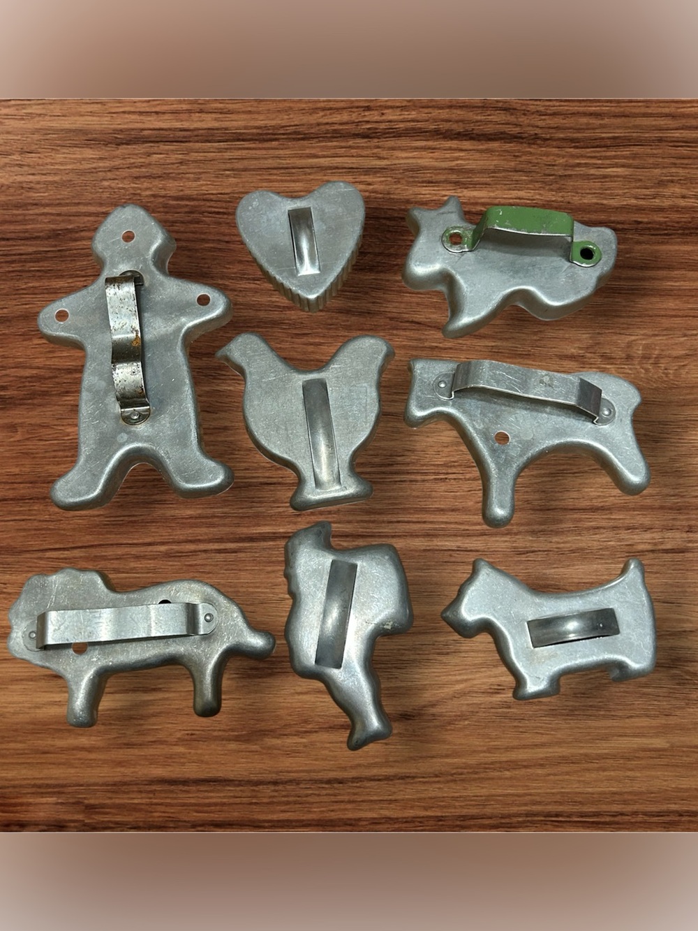 Vintage Aluminum Metal Cookie Cutters EUC
Set of 8.